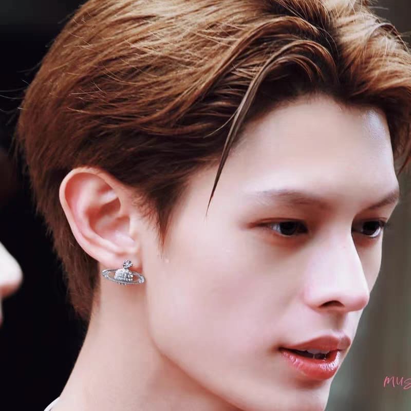PENDIENTES VIVIENNE WESTWOOD DE JAMES CORTIS