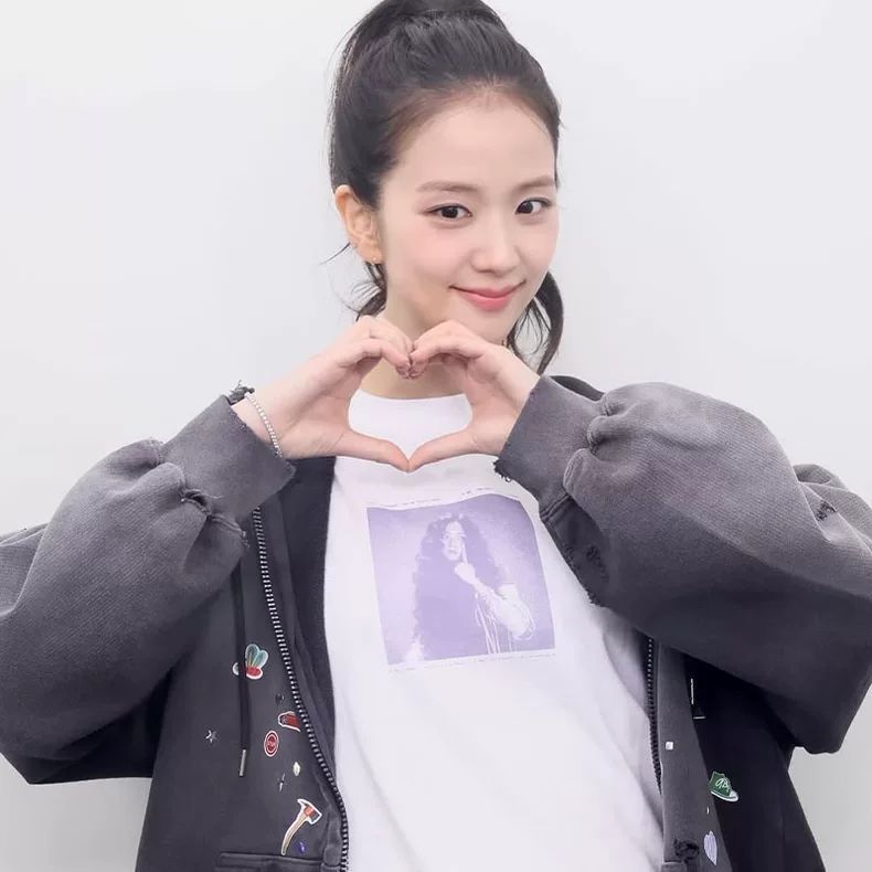 CAMISETAS JISOO (BLACKPINK) AMORTAGE 100% ALGODÓN