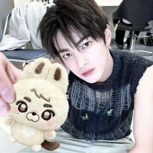 LLAVERO DE PELUCHE CORTIS