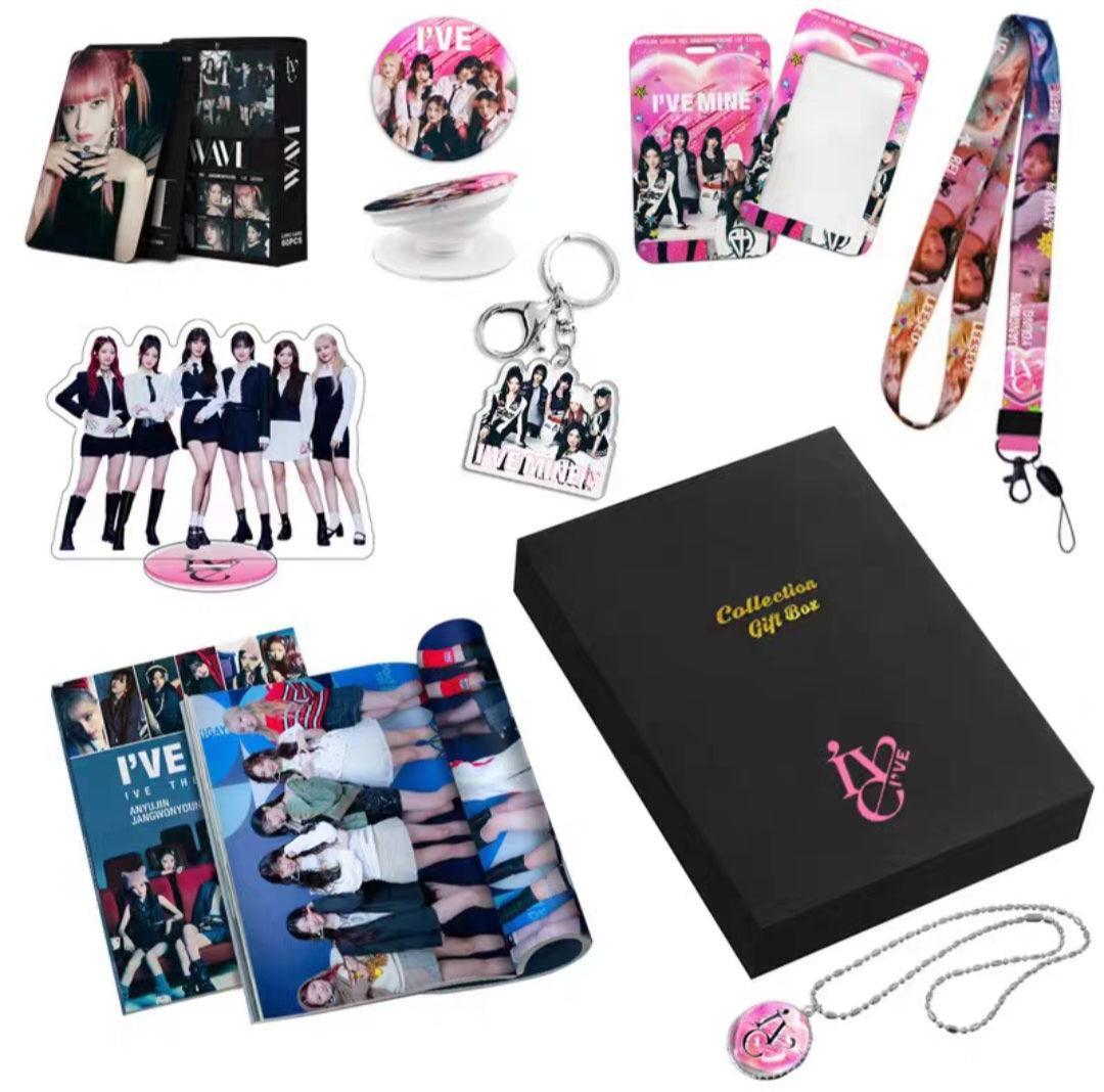 KIT CON FOTOLIBRO, TARJETAS FOTOGRÁFICAS, COLLAR, POP SOCKET Y + ARTÍCULOS (¡VARIOS GRUPOS!✨)