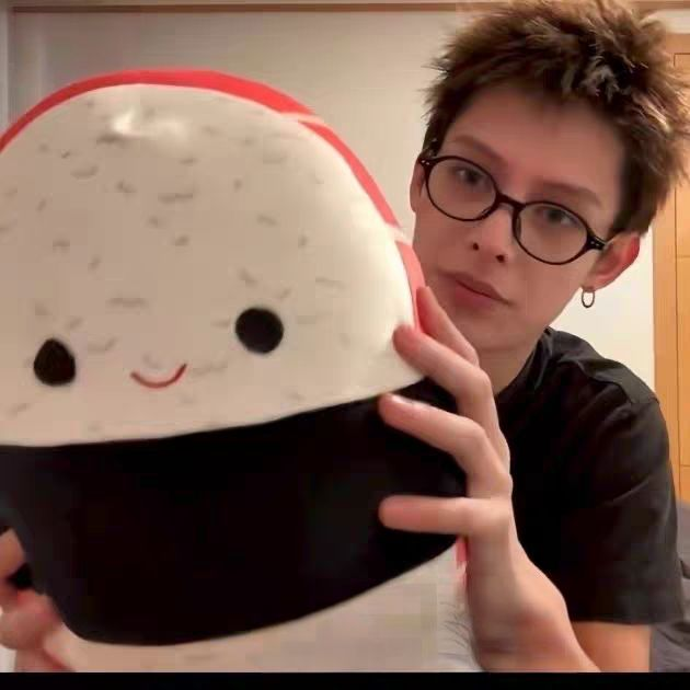 PELUCHE SQUISHMALLOW SUSHI CORTIS